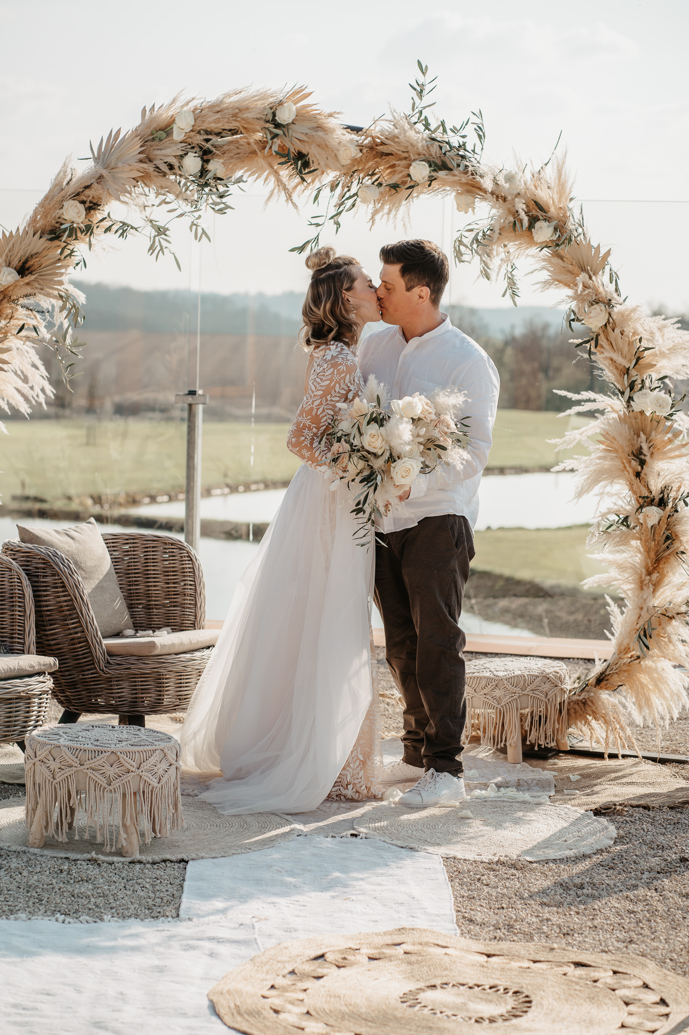 Décoration de mariage avec des herbes de pampa