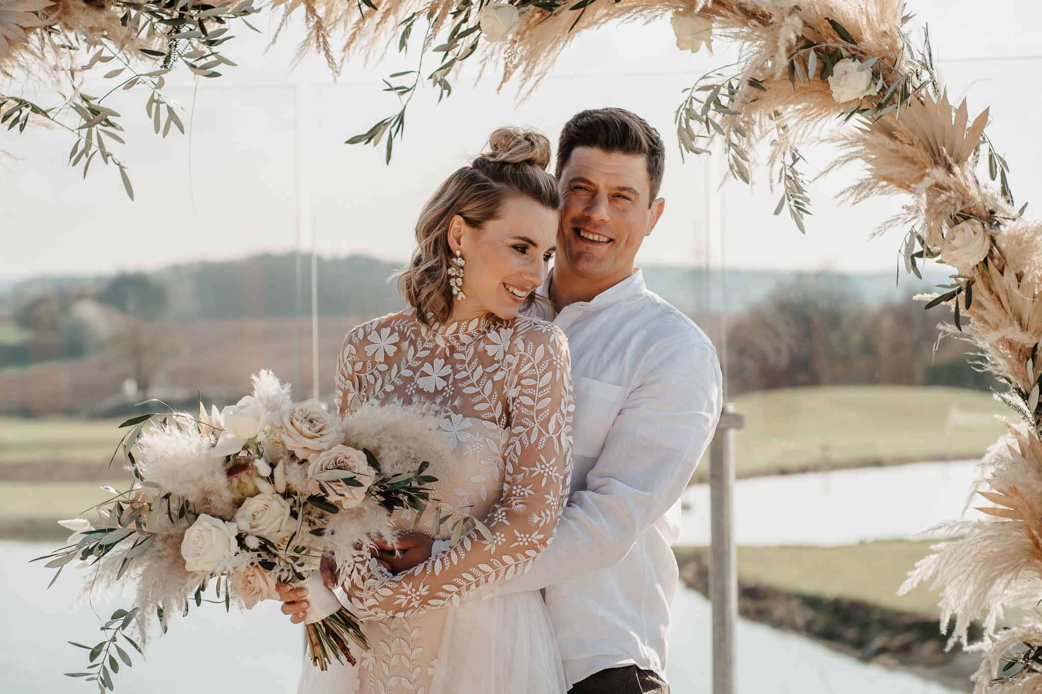 Décoration de mariage avec des herbes de pampa