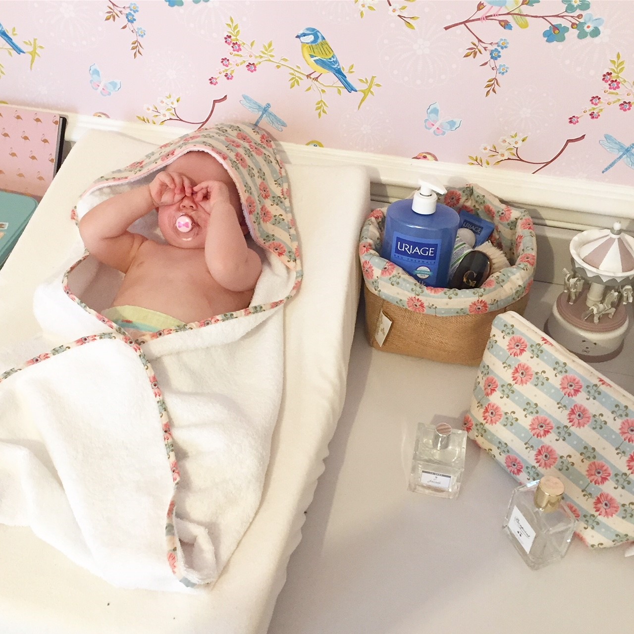 Tour de lit bébé - Cadeau de naissance - La Cigogne de Lily