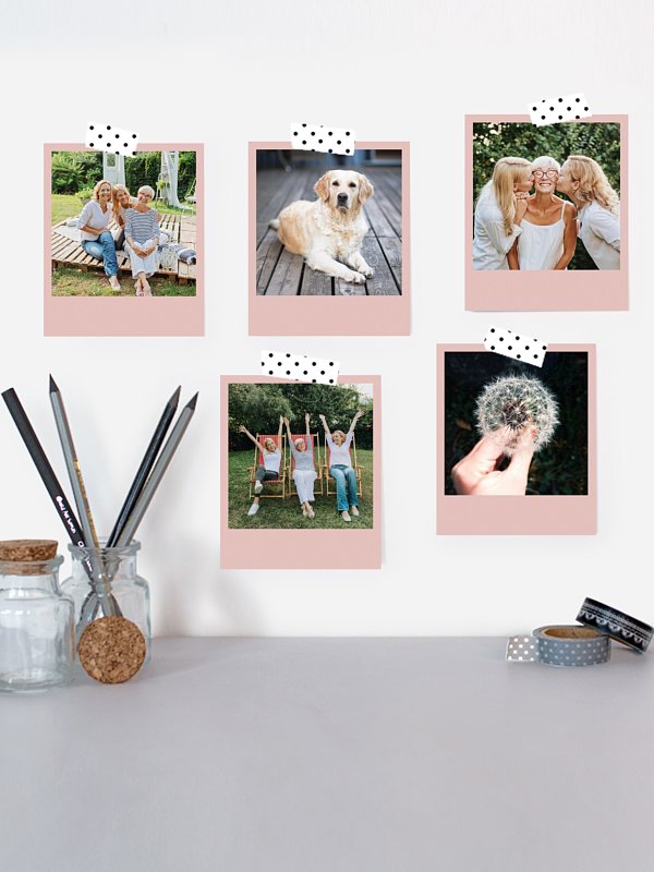 Un collage de plusieurs photos rétro montrant des mamans et des filles souriantes. Une idée cadeau adorable pour la Fête des Grands-Mères. 