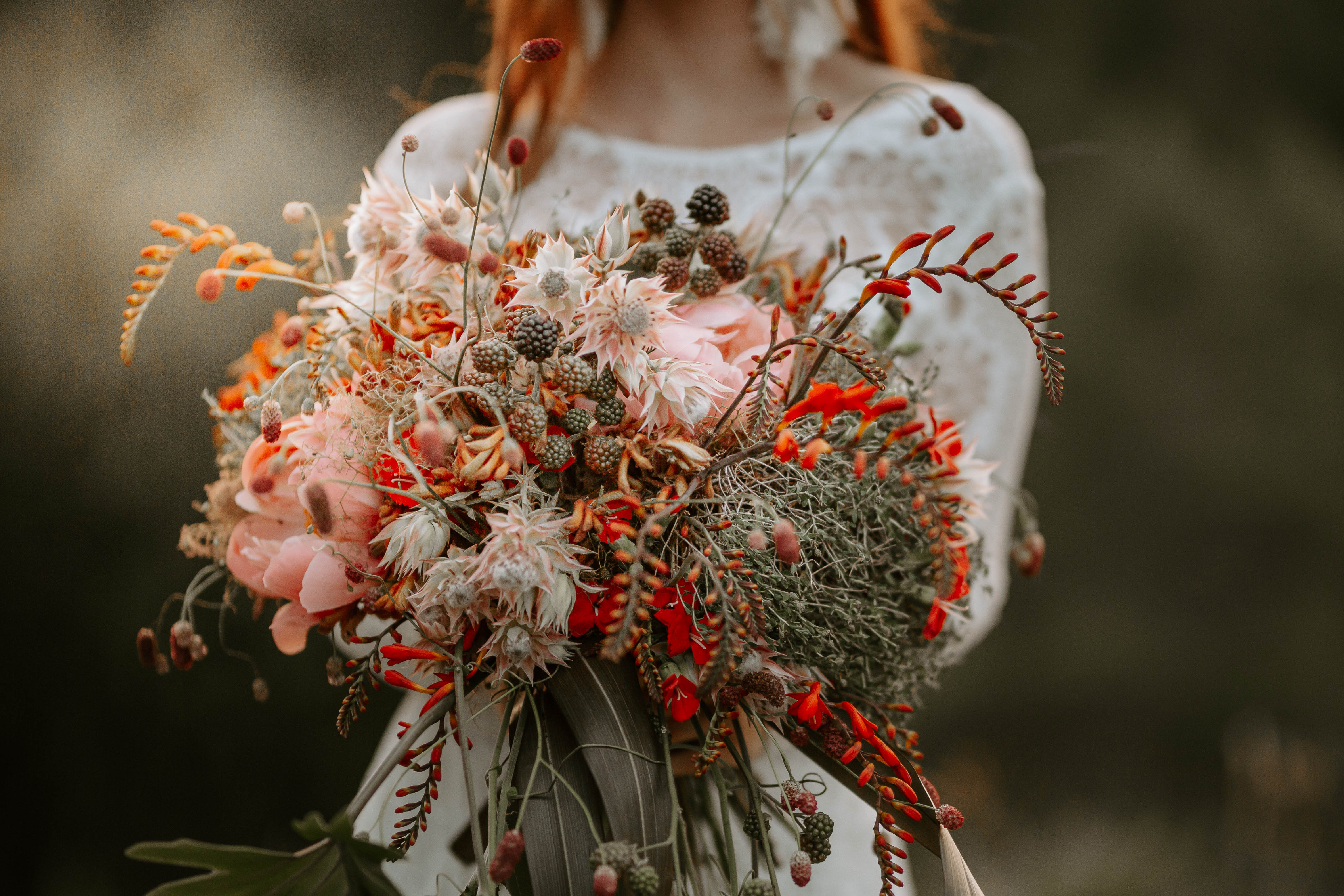 bouquet de mariée en fleurs sauvages