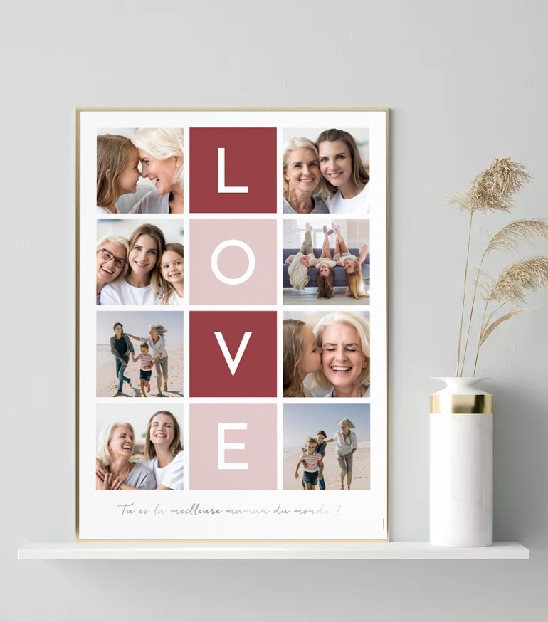 Poster encadré posé sur une étagère blanche, une idée cadeau parfaite pour la Fête des Grands-Mères. 