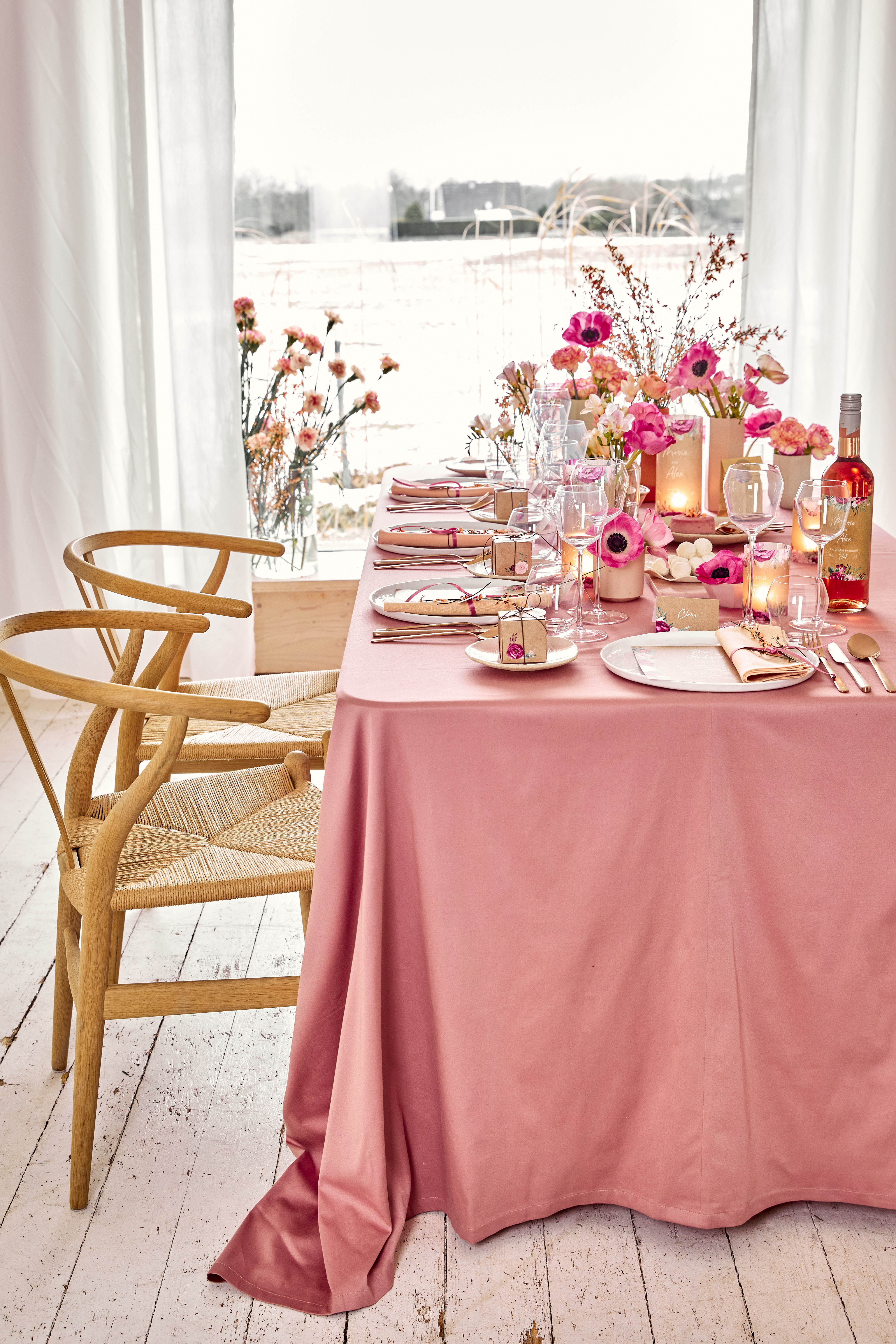 Chemin de table en dentelle rose blush