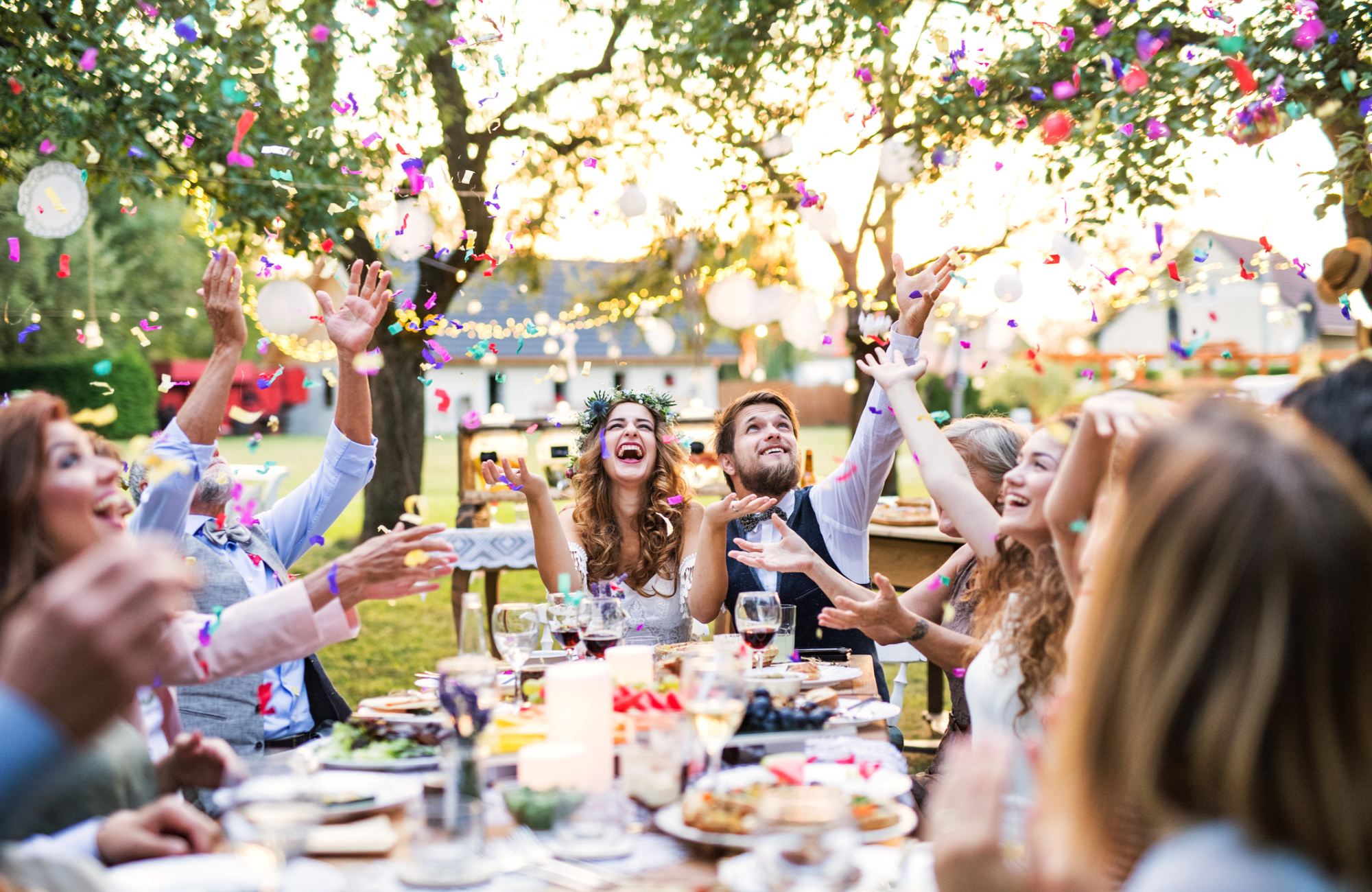 mariage en plein air dans un jardin