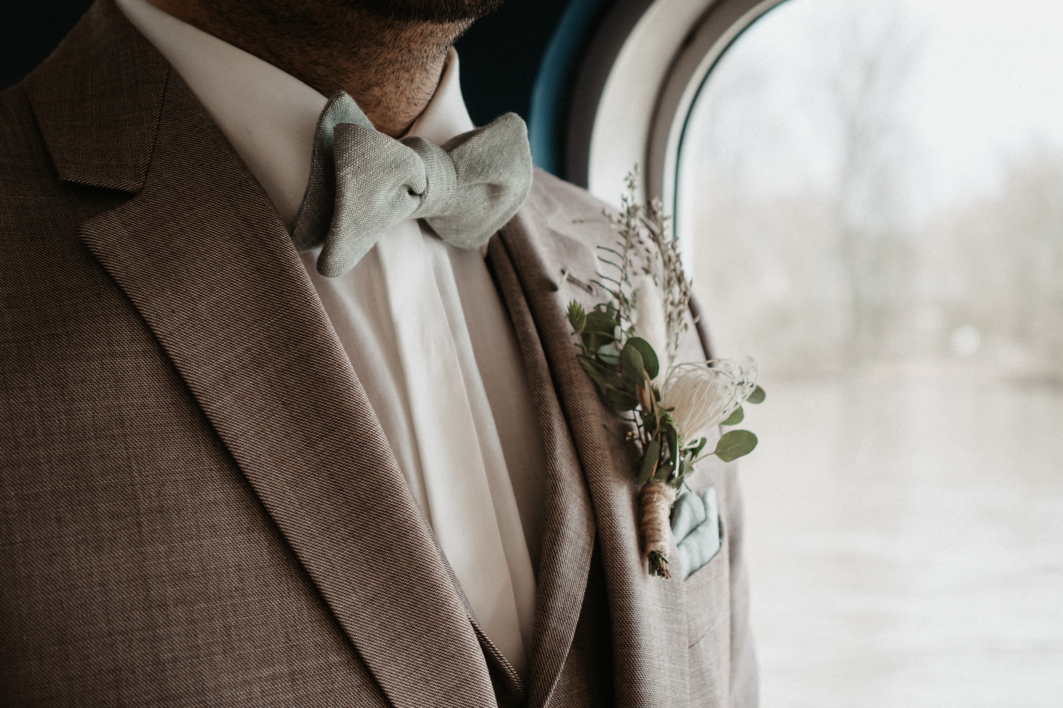 Boutonnière homme mariage greenery eucalyptus